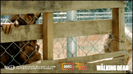 The Walking Dead Surprising Stories From Behind The Scenes - Walkers Behind Fence