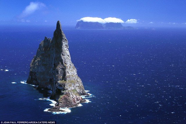 Balls Pyramid Travel Idea