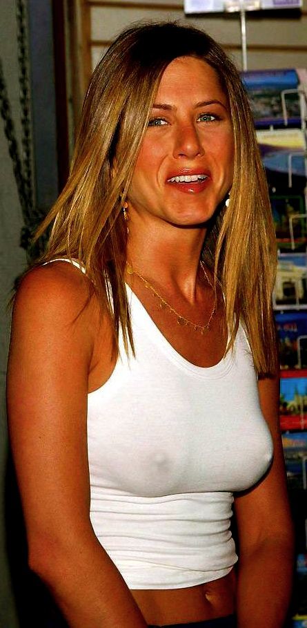 Celebrities with no bra 5 - Jennifer Aniston Braless