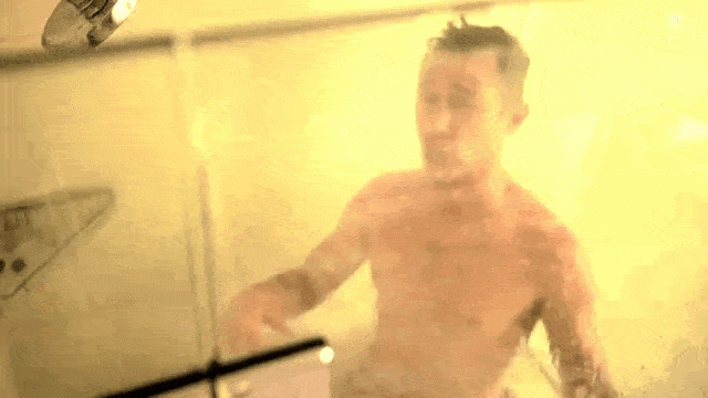 Celebrity Shower Joseph Gordon-Levitt