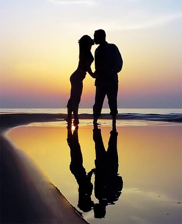 Couple Photography Idea Water Reflection