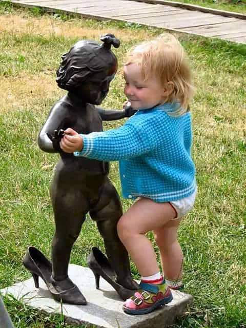 Dance, baby!! dance Funny Sculpture