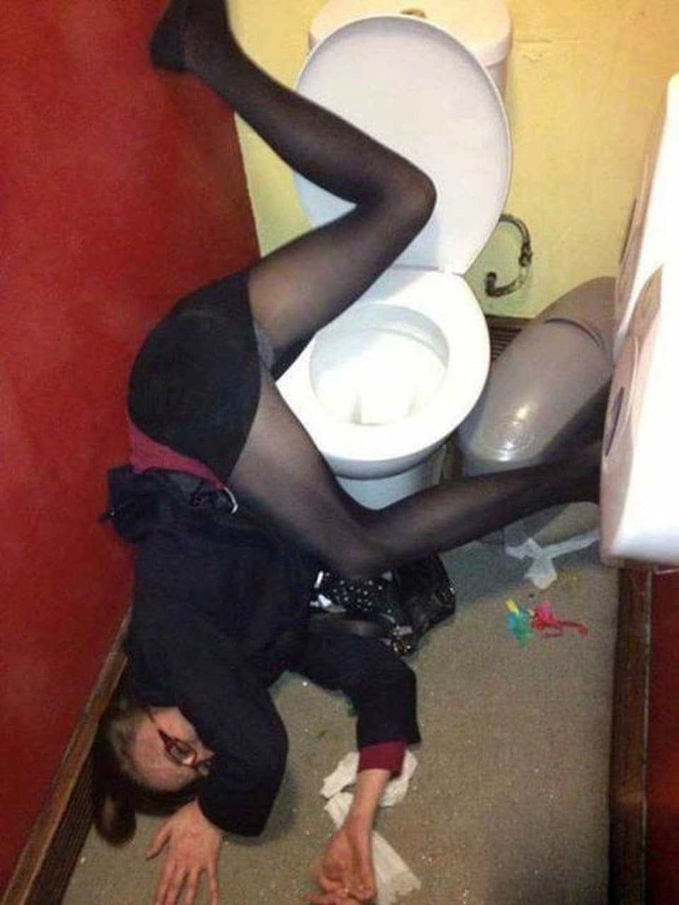 Drunk Fail Toilet Girl