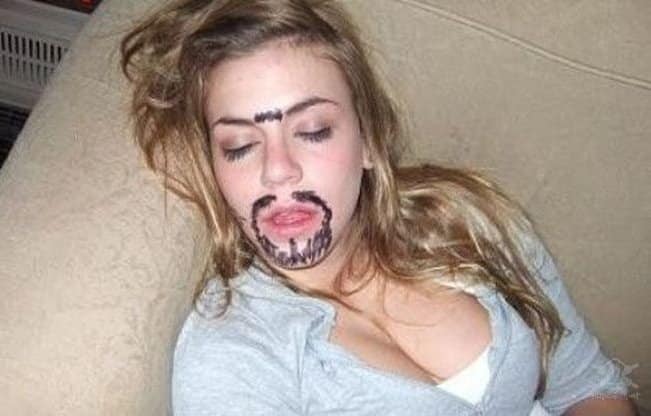 Drunk Fail Friends Drawing Face