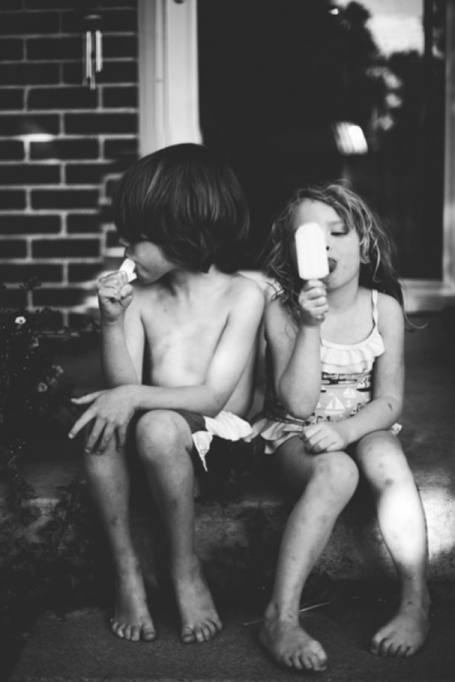 Eating Icecream Sibblings