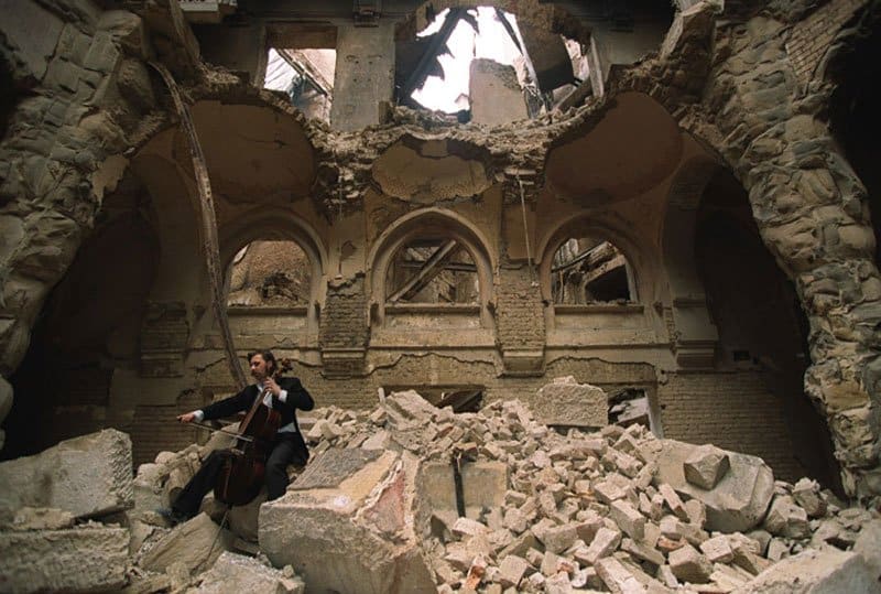 Forget the war, let’s play some music! Great Photos