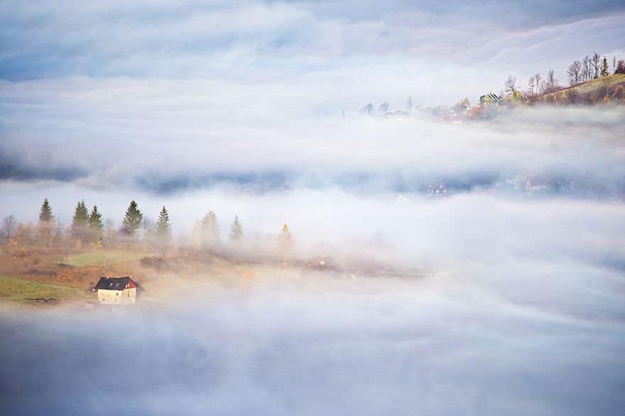 Hidden houses Beskidy – Poland Misty Village
