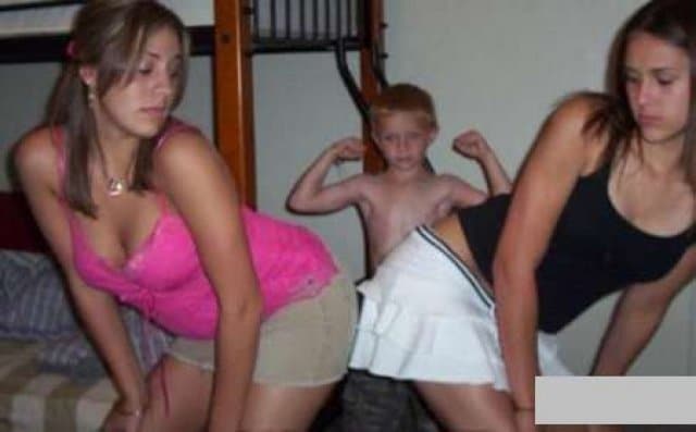 I have all the strength for threesome Funny Photobomb