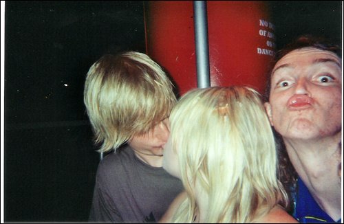 Kiss Addicts... Lol!! Funny Photobombs