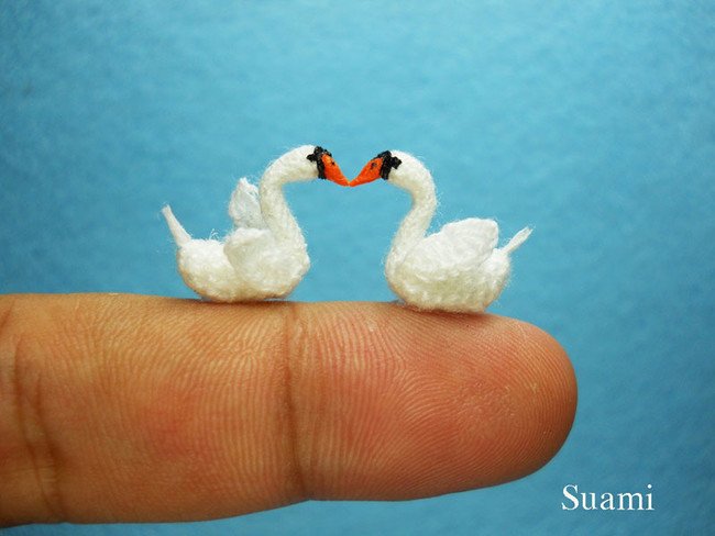 Kissing Swan Tiny Crochet
