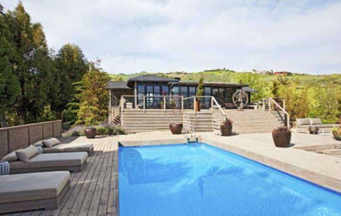 LIAM HEMSWORTH Young Celeb Homes