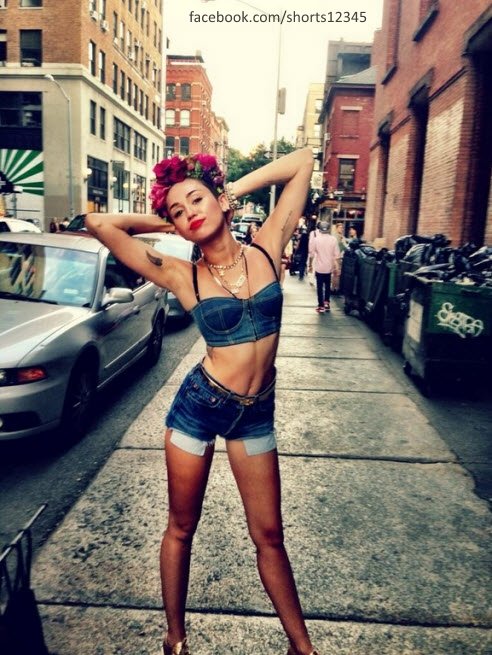 Miley Cyrus Short Jeans 14