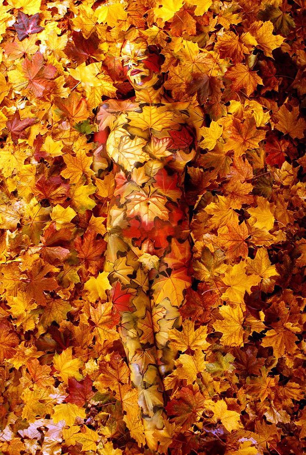 Mixes with the century leaves Body Painting