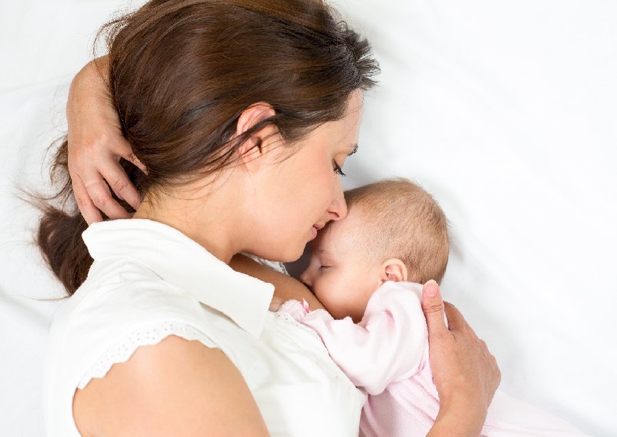 Newborn Photo Ideas 23 mother