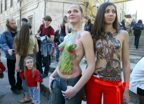 Nude Body Paint Funny Photobombs