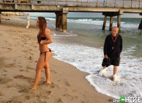 Old man can't even close his eyes Funny Photobombs