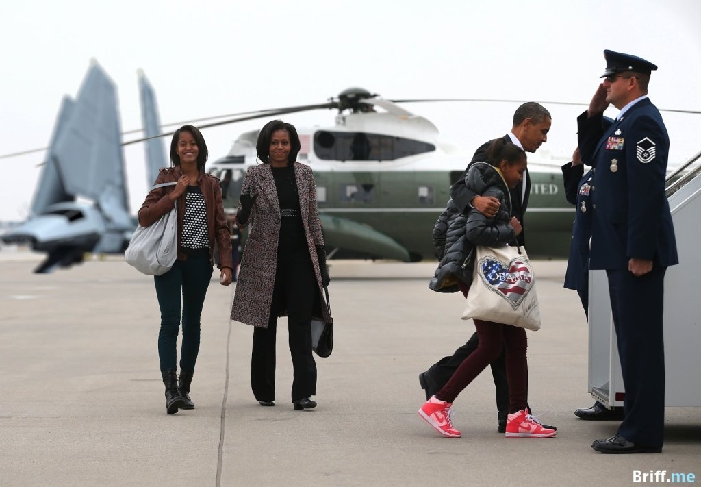 President Obama Family and Tyridium Starship from Star Wars - Briff.me