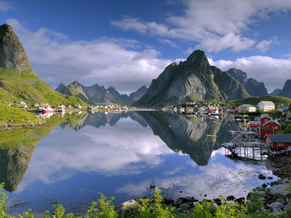 Reine Small Towns
