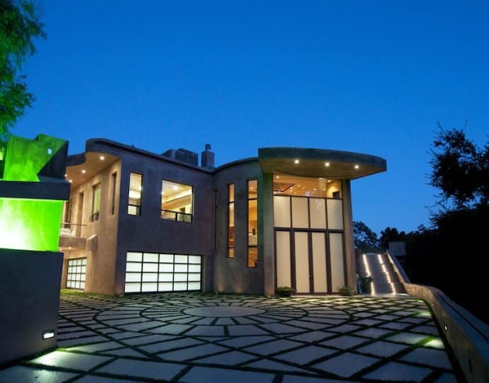 RIHANNA Young Celeb Homes