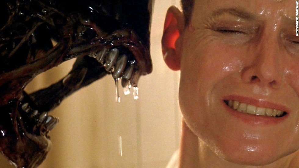 Sigourney Weaver faces the “Alien” Supergirls