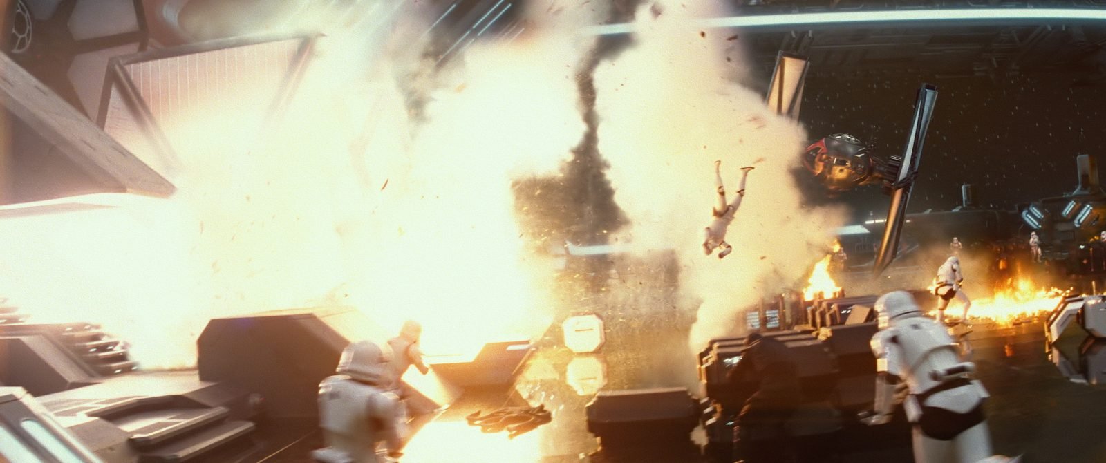 Star Wars VII The Force Awakens 31 - Destruction blast