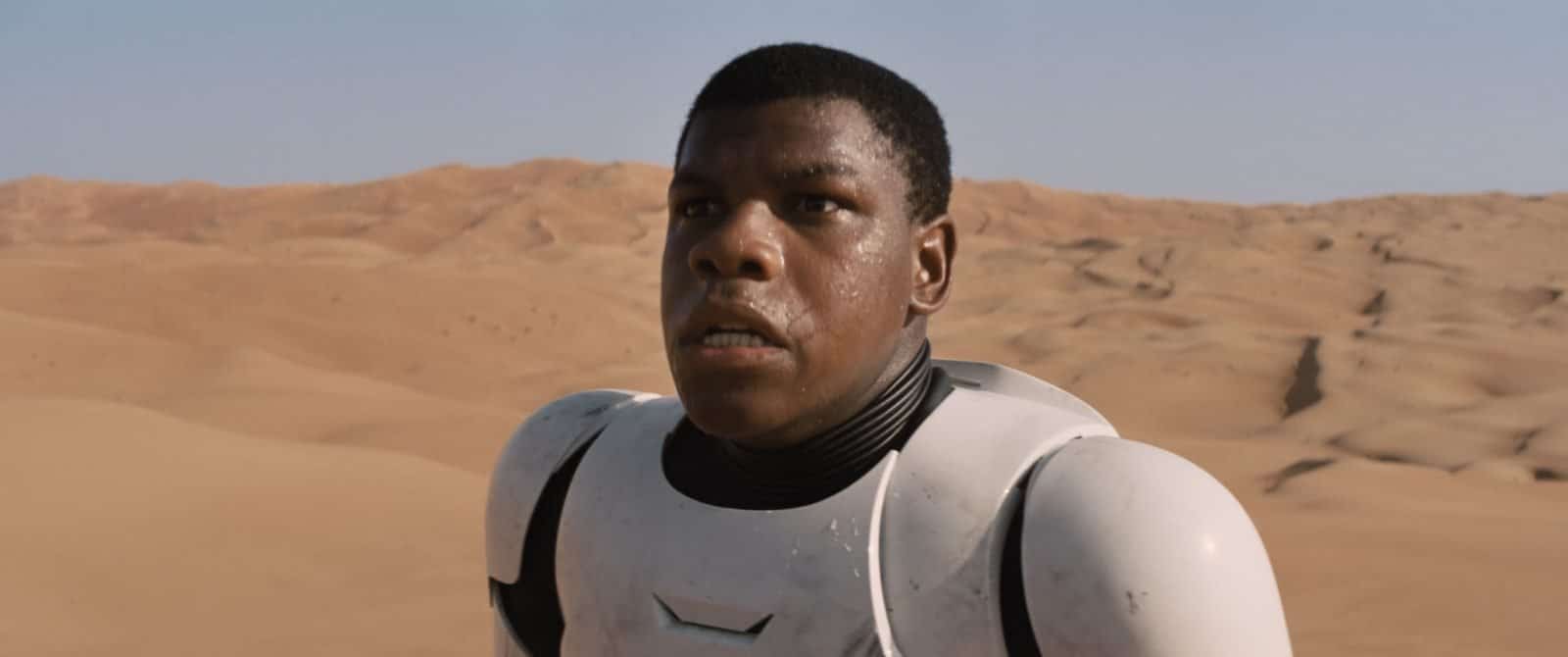 Star Wars VII The Force Awakens 37 - Finn in stormtrooper armor on Jakku