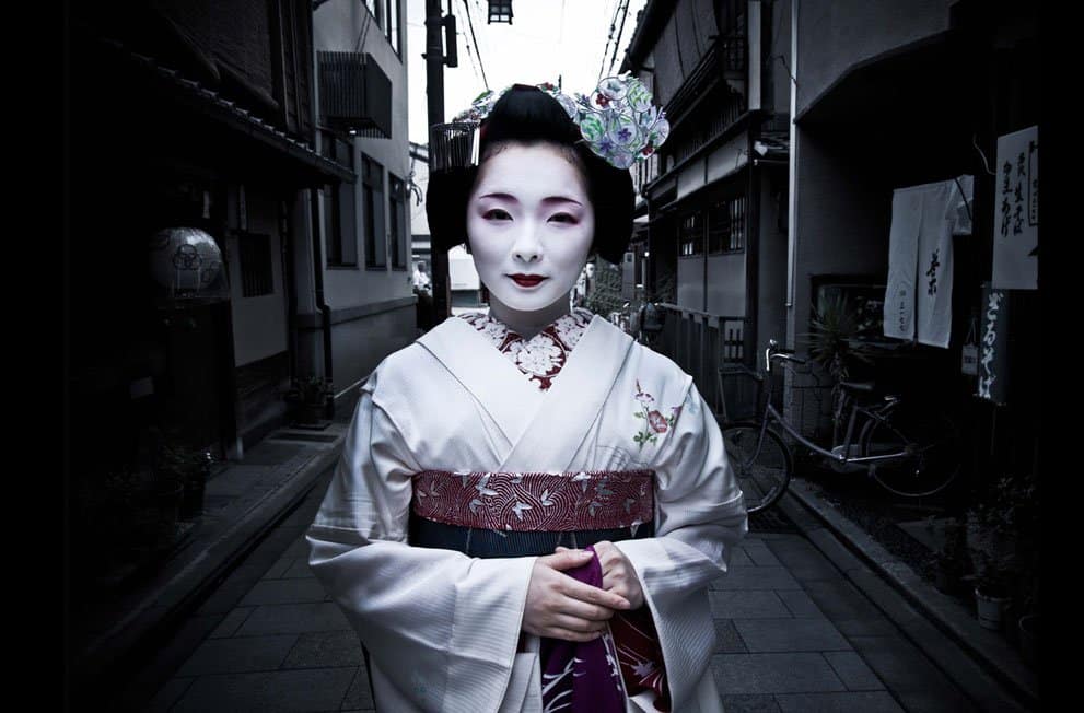 TOSHIMANA, AN APPRENTICE GEISHA IN KYOTO Human Diversity
