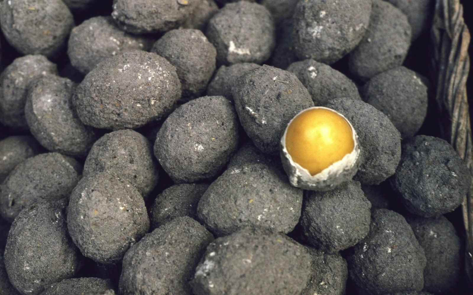 Weird Food - Scary Food 13 Century Egg