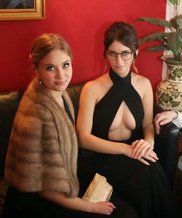 Who cares about the glasses Nikita Klæstrupappears